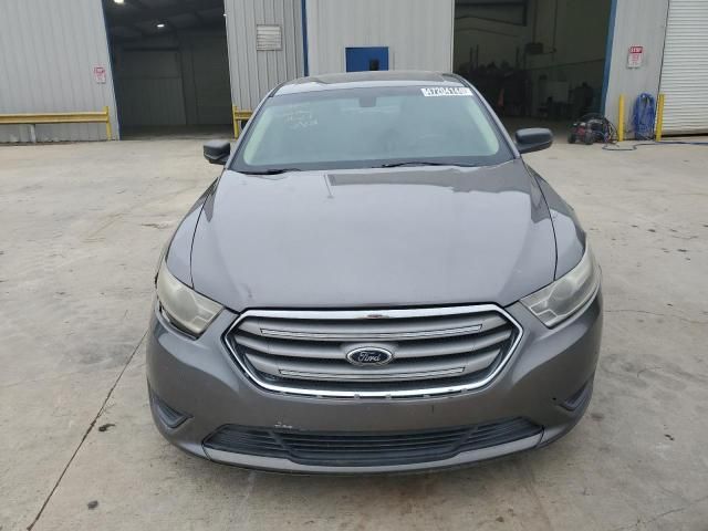 2013 Ford Taurus SE