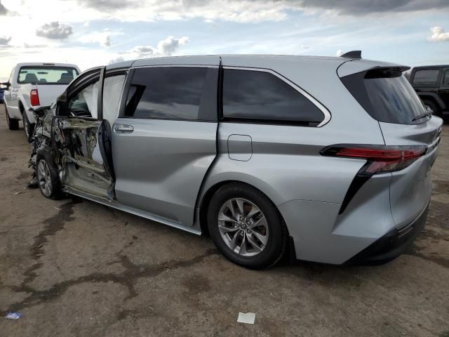 2021 Toyota Sienna LE