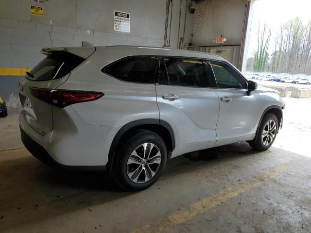 2022 Toyota Highlander XLE