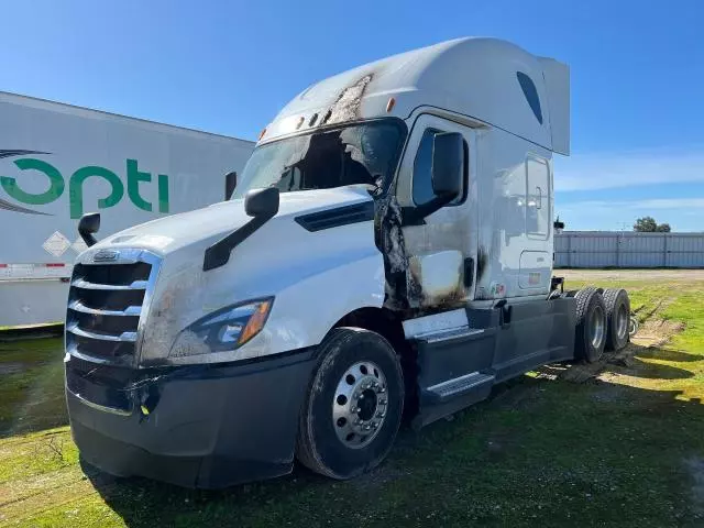 2020 Freightliner Cascadia 126