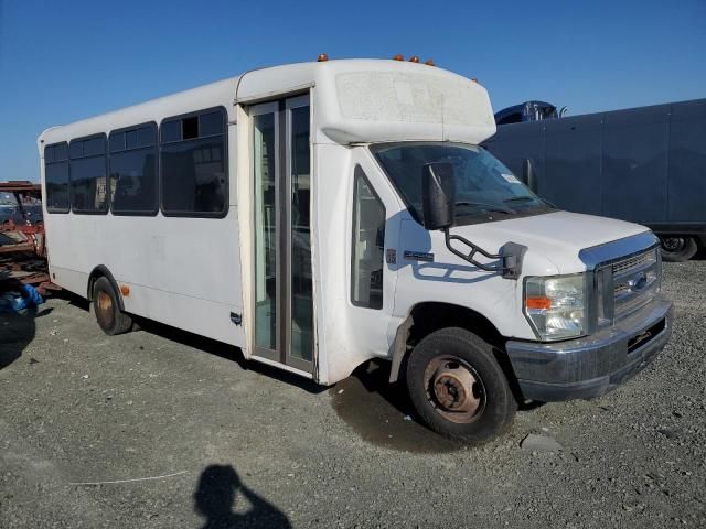 2012 Ford Econoline E450 Super Duty Cutaway Van