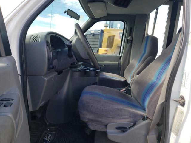 2007 Ford Econoline E350 Super Duty Cutaway Van