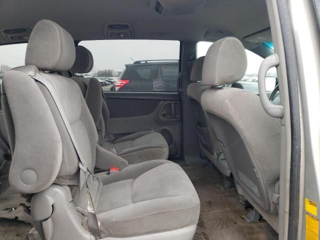 2005 Toyota Sienna CE