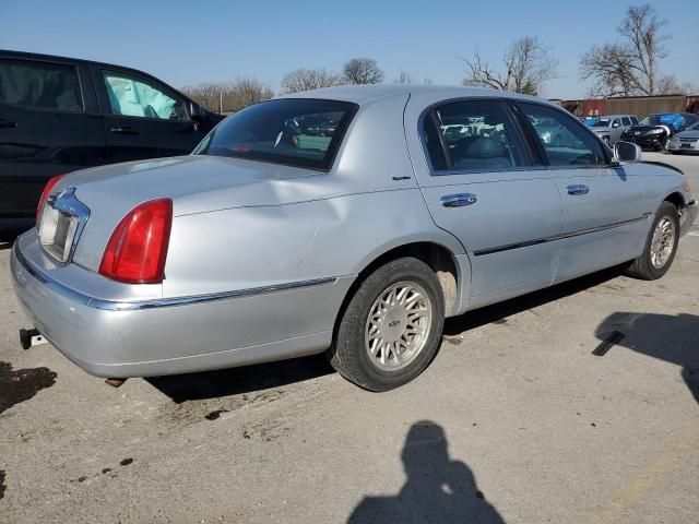 1999 Lincoln Town Car Signature