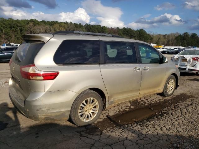 2017 Toyota Sienna XLE