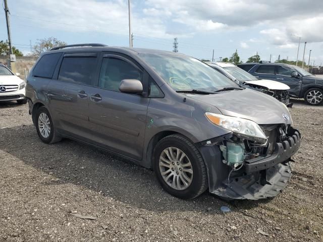 2013 Toyota Sienna XLE