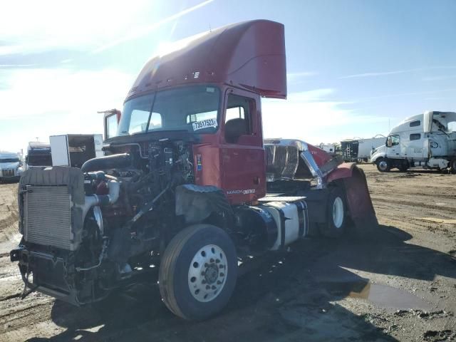 2016 Mack 600 CXU600