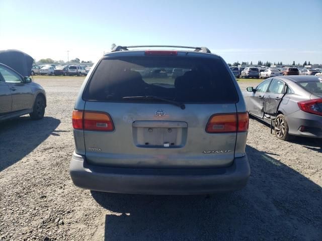 2000 Toyota Sienna LE