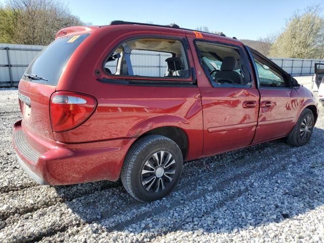 2005 Chrysler Town & Country LX