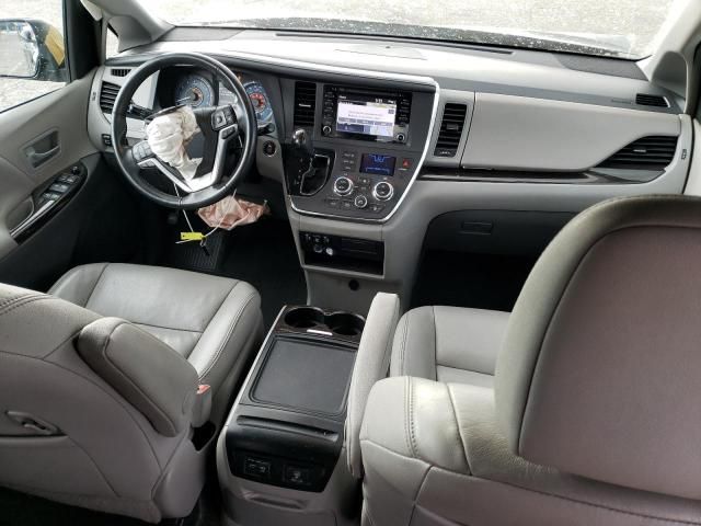 2018 Toyota Sienna XLE