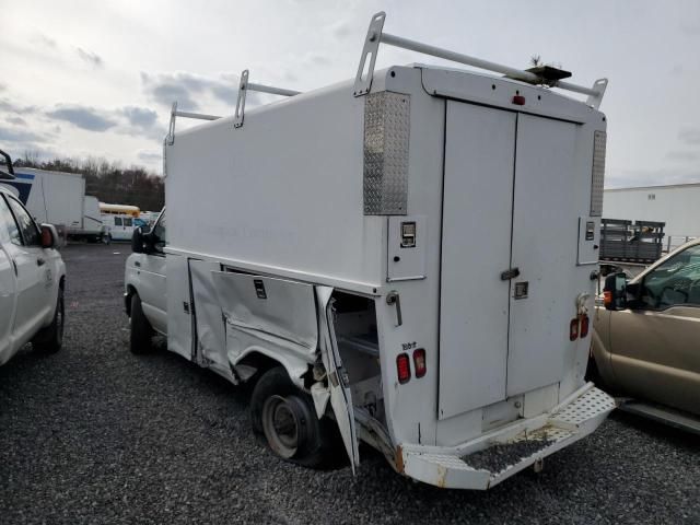 2012 Ford Econoline E350 Super Duty Cutaway Van