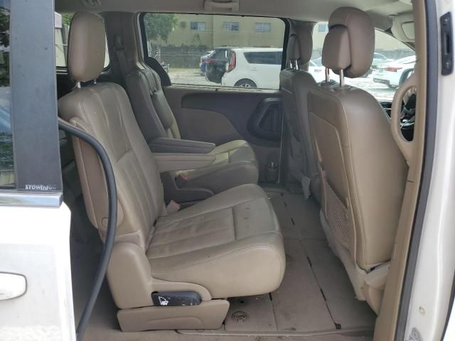 2014 Chrysler Town & Country Touring L