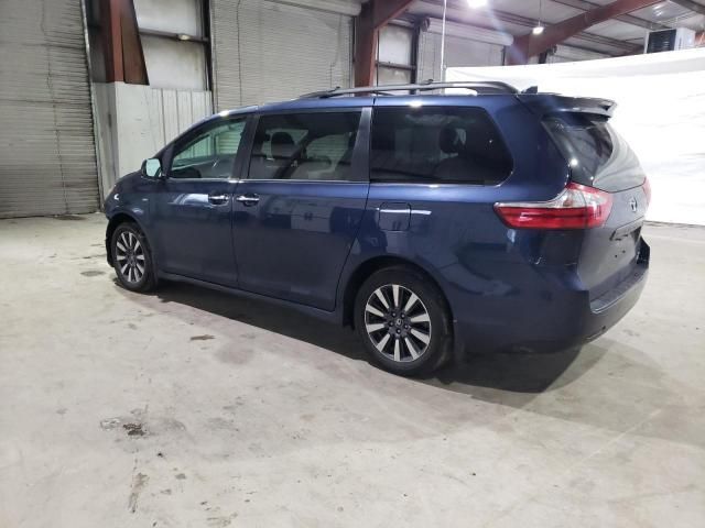 2018 Toyota Sienna XLE