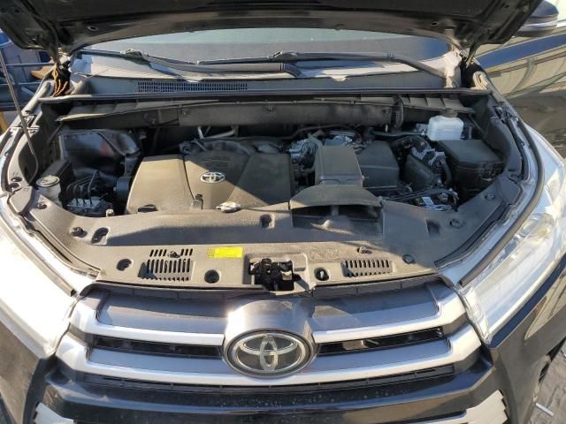 2019 Toyota Highlander SE