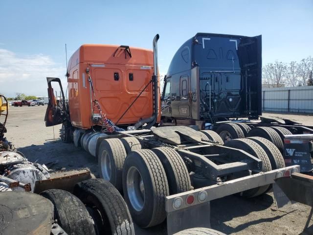 2012 Freightliner Cascadia 113