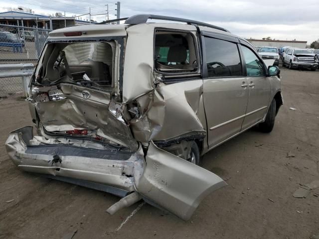 2005 Toyota Sienna LE