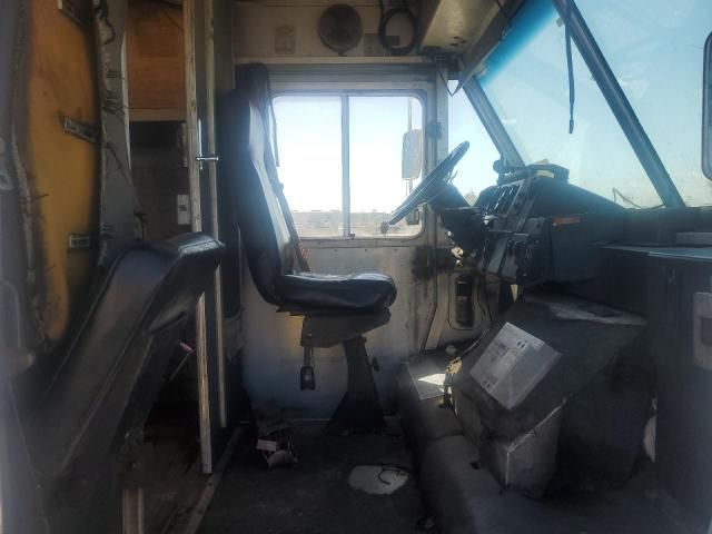 2000 Freightliner Chassis M Line WALK-IN Van