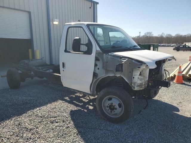 2017 Ford Econoline E450 Super Duty Cutaway Van