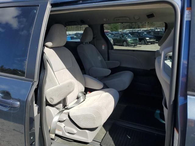 2017 Toyota Sienna LE