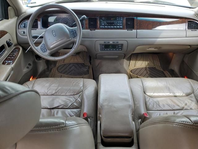 1999 Lincoln Town Car Signature