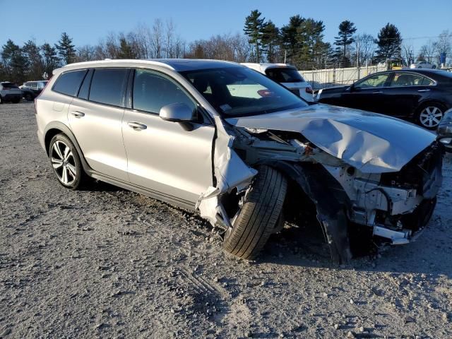 2023 Volvo V60 Cross Country Plus