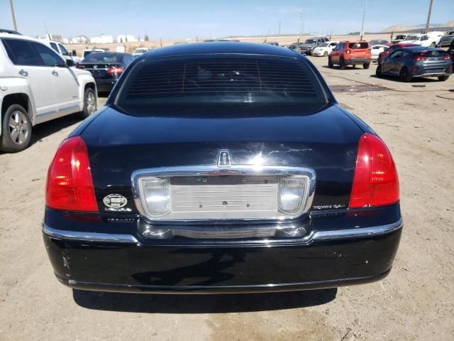 2011 Lincoln Town Car Signature Limited