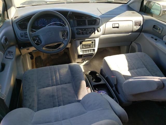 2003 Toyota Sienna LE