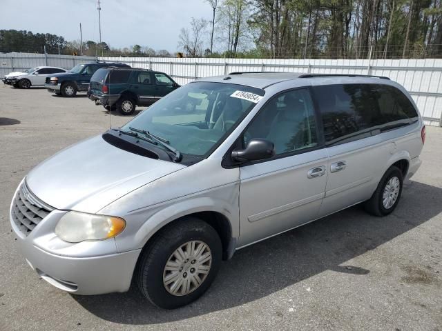 2006 Chrysler Town & Country LX