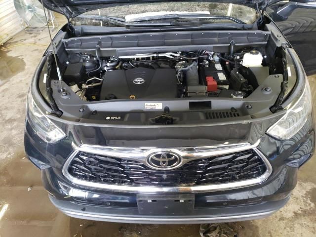 2022 Toyota Highlander Platinum