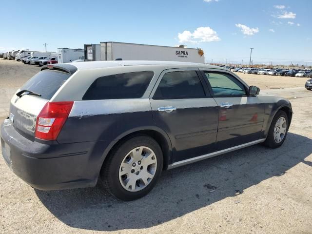 2005 Dodge Magnum SE