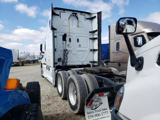 2018 Freightliner Cascadia 126