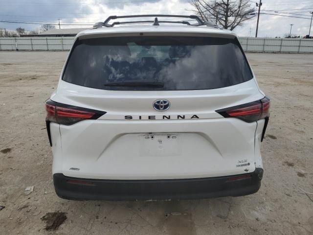 2022 Toyota Sienna XLE