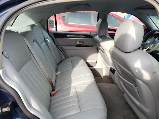 2004 Lincoln Town Car Executive