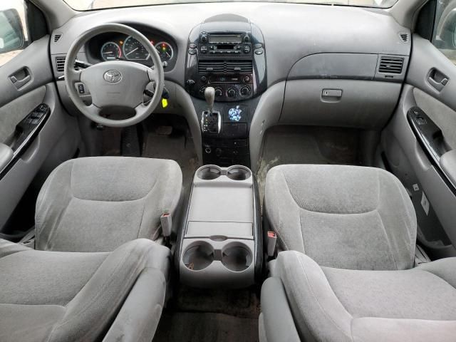 2004 Toyota Sienna CE