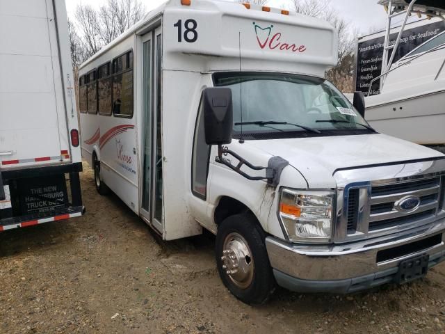 2012 Ford Econoline E450 Super Duty Cutaway Van