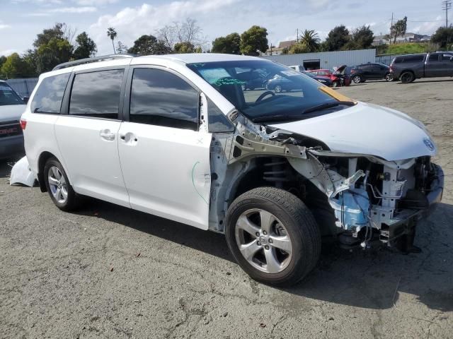 2017 Toyota Sienna LE