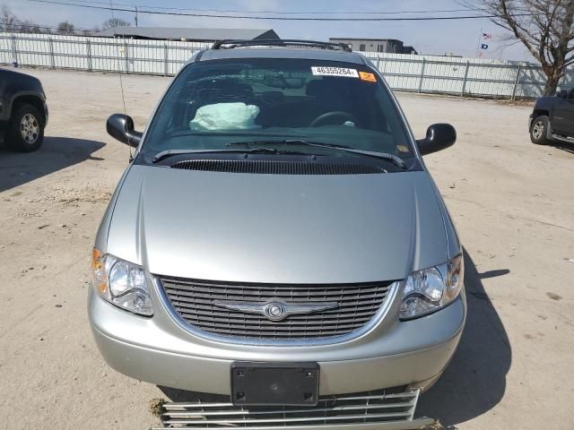 2004 Chrysler Town & Country LX