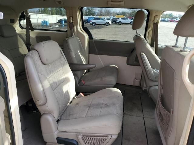 2010 Chrysler Town & Country LX