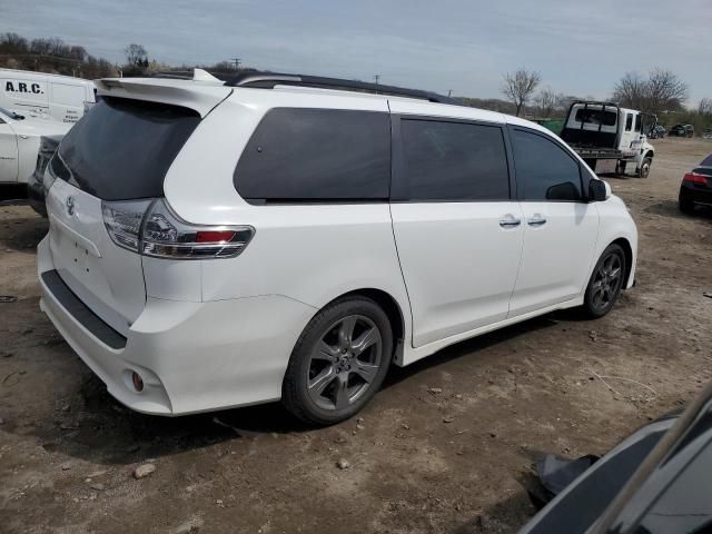 2019 Toyota Sienna SE