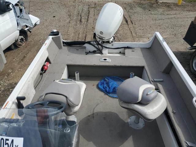 2005 Crestliner Boat