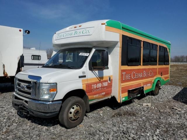 2015 Ford Econoline E450 Super Duty Cutaway Van