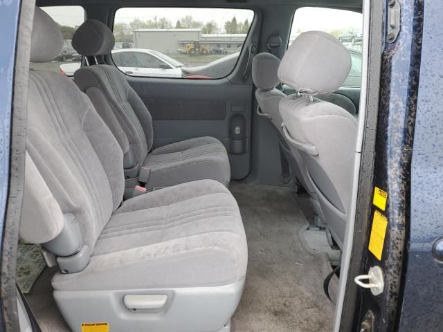 2001 Toyota Sienna LE