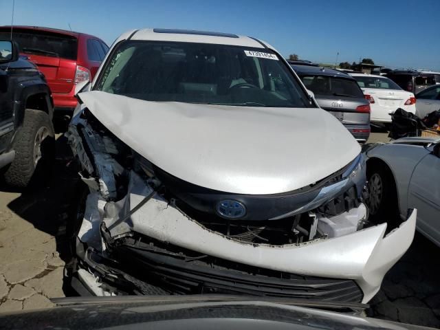 2022 Toyota Sienna XLE