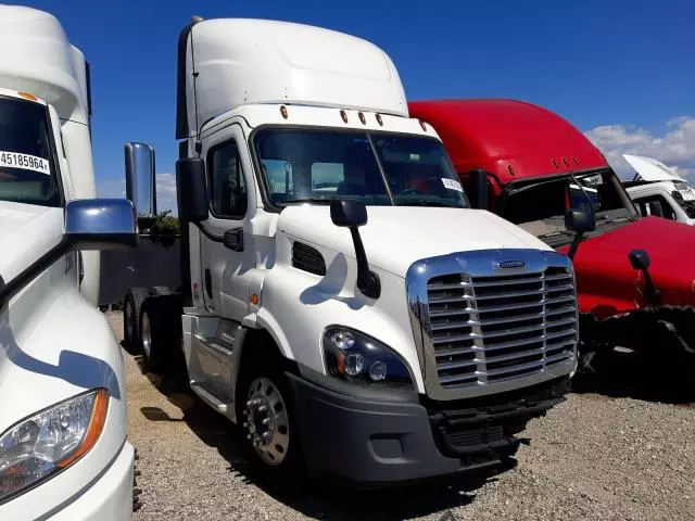 2015 Freightliner Cascadia 113