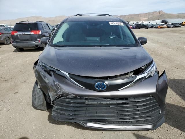 2022 Toyota Sienna LE