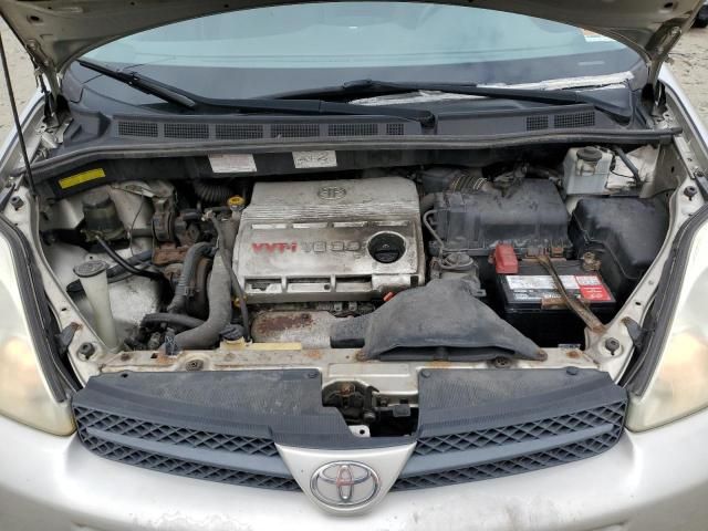 2004 Toyota Sienna CE