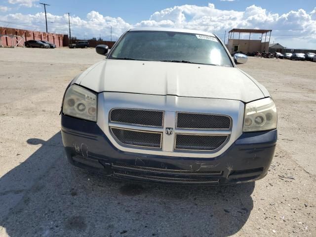 2005 Dodge Magnum SE