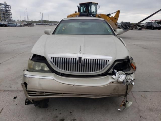 2006 Lincoln Town Car Signature Limited