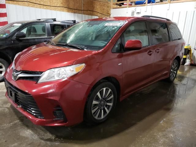 2018 Toyota Sienna LE