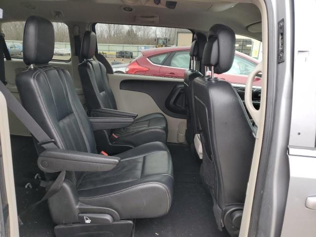 2013 Chrysler Town & Country Touring